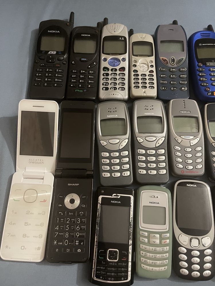 Лот Nokia и других мобилок,ретро,винтаж