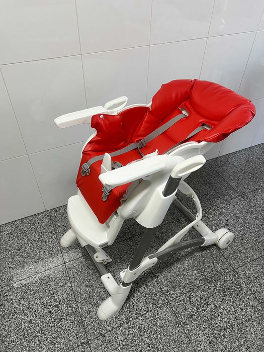 Cadeira de refeição da marca CAM