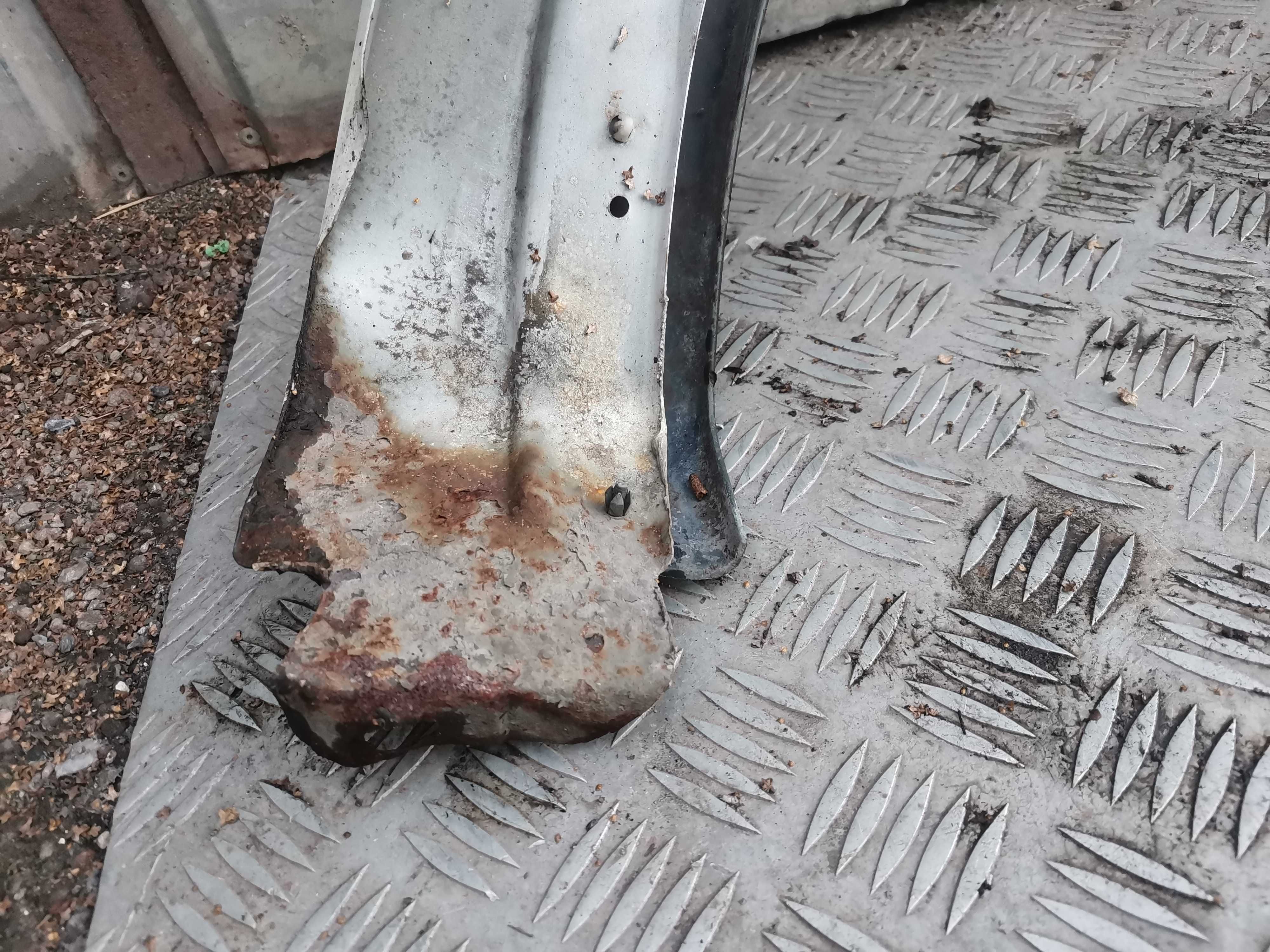 Opel Corsa C Błotnik lewy przód LP
