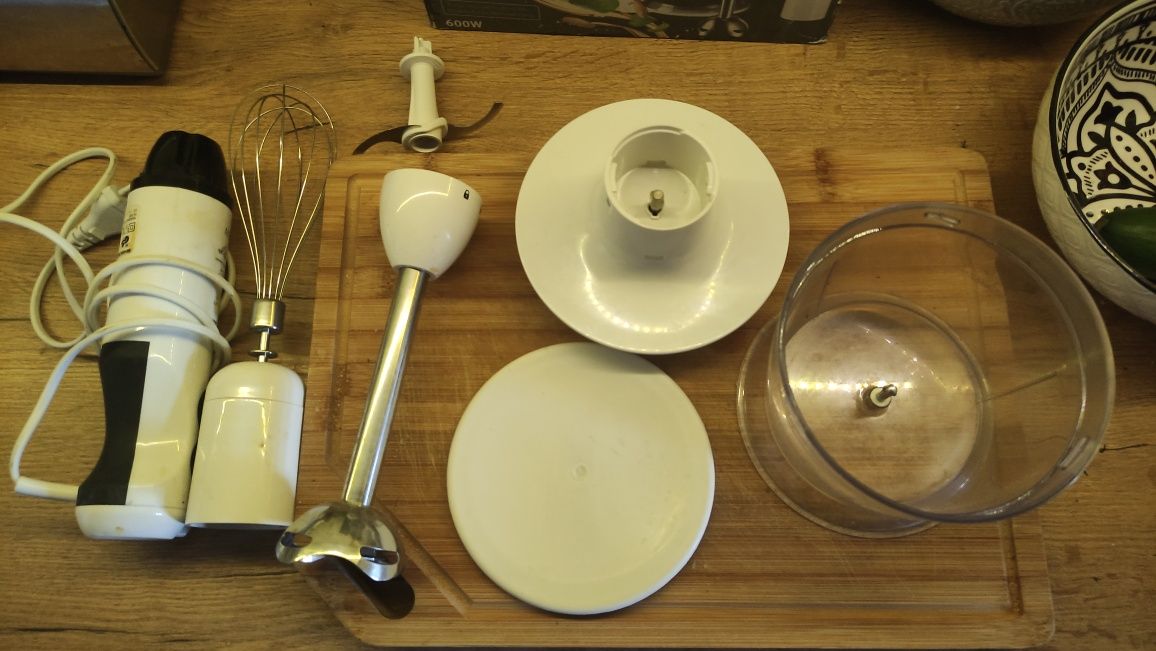 Zestaw Blender Ręczny 600W 2x Ostrze + Trzepaczka + Pojemnik Miksujacy