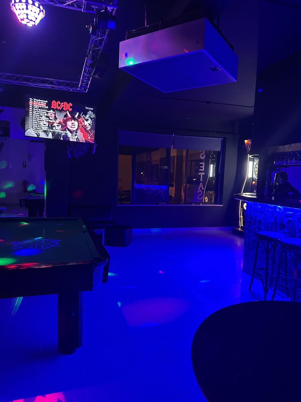 Trepasse bar na Parede