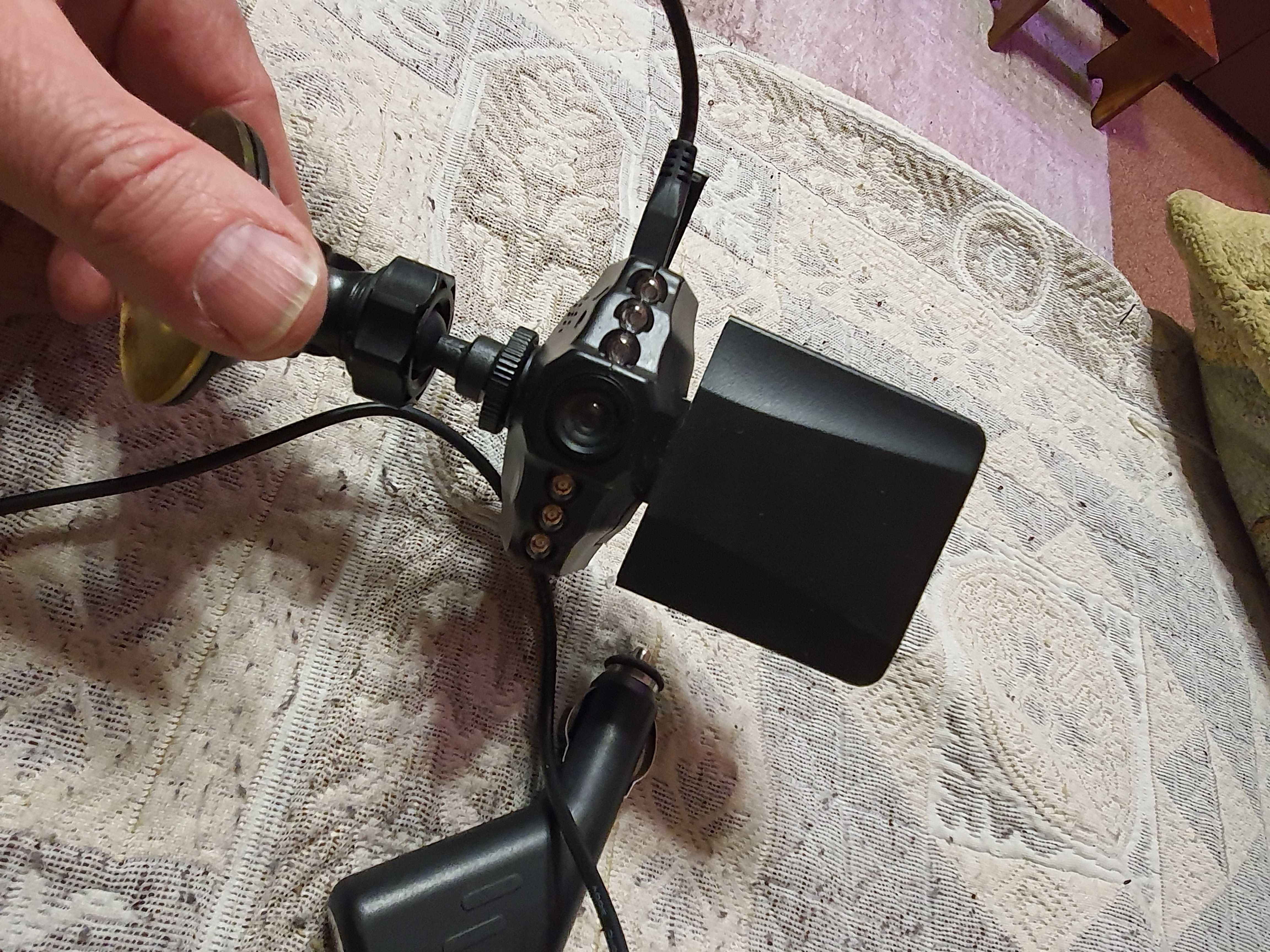 Видеорегистратор в комплекте в отличном состоянии недорого.