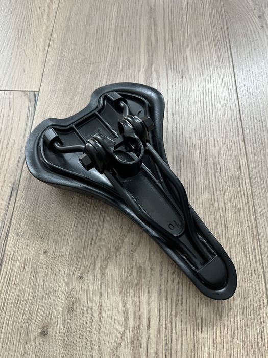 Siodelko rowerowe sportowe