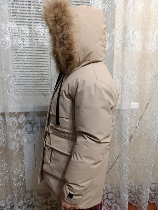 Продам зимову куртку парку для дівчинки