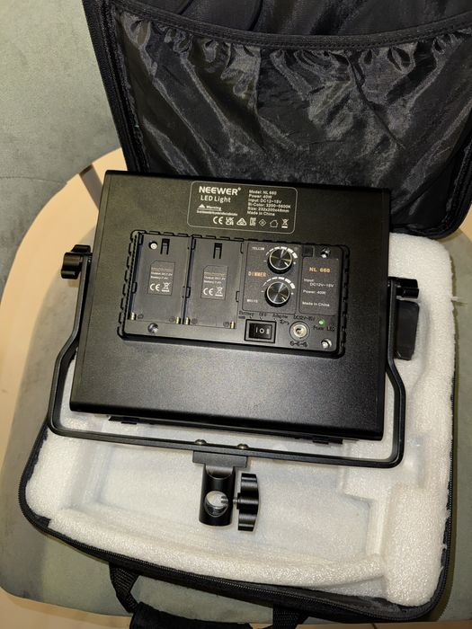 Painel de Luz LED Neewer NL660 + 2 Baterias 6600