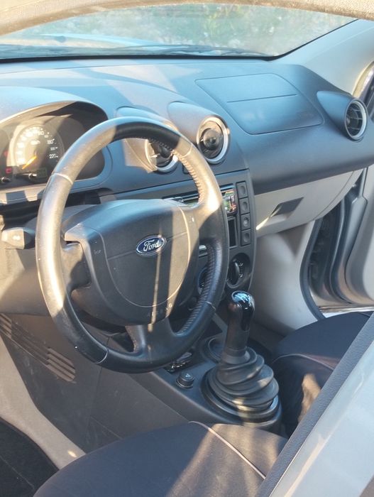 Ford fiesta 2000