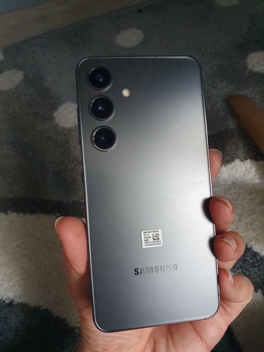 Telefon Samsung Galaxy S24 flagowiec 264GB smartfon gwarancja