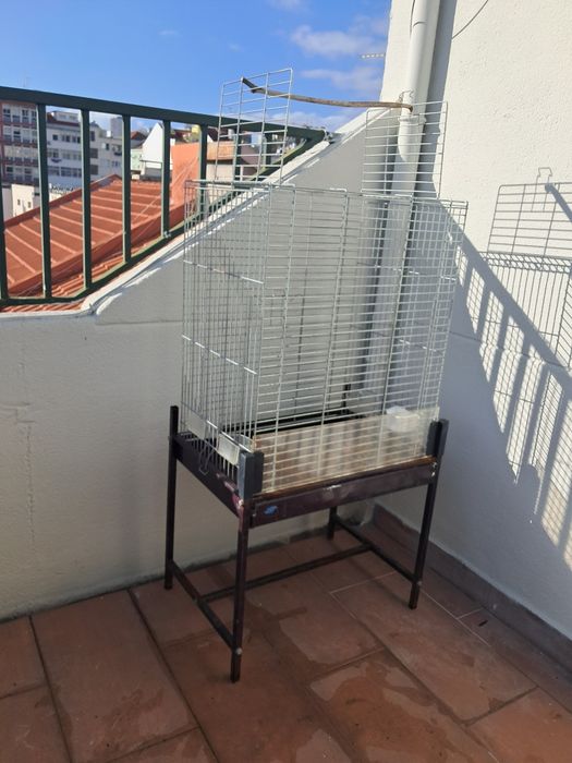 Gaiola para aves grandes.