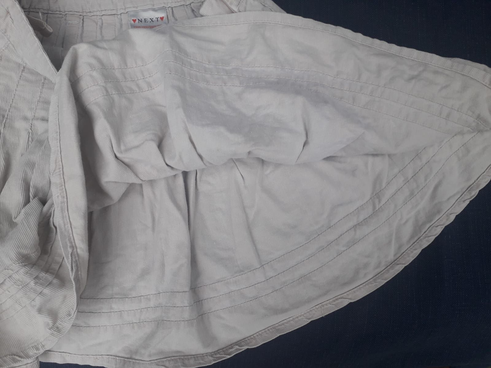 Bawełniana spodniczka firmy Next w rozmiarze 116