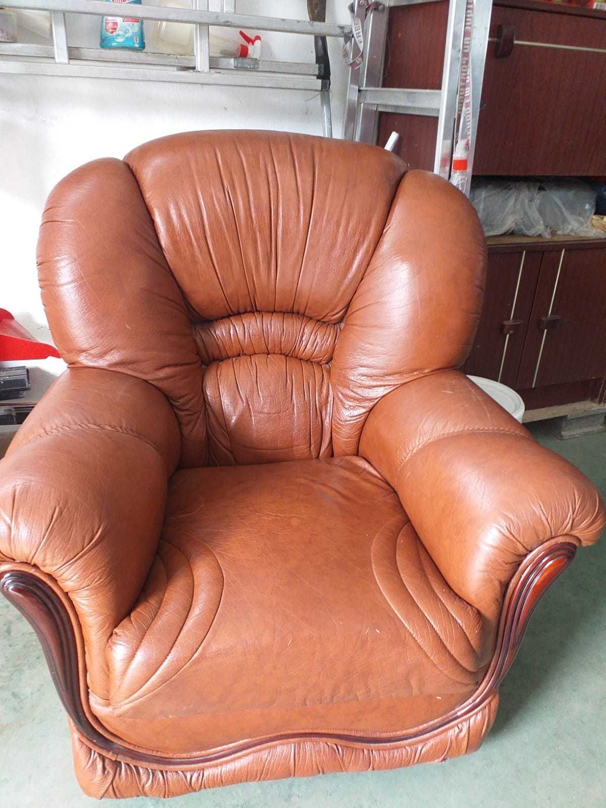 Conjunto de sofás em bom estado