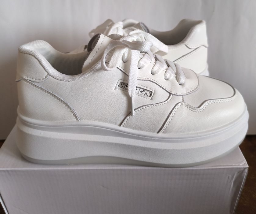 Кросівки білі жіночі шкіряні