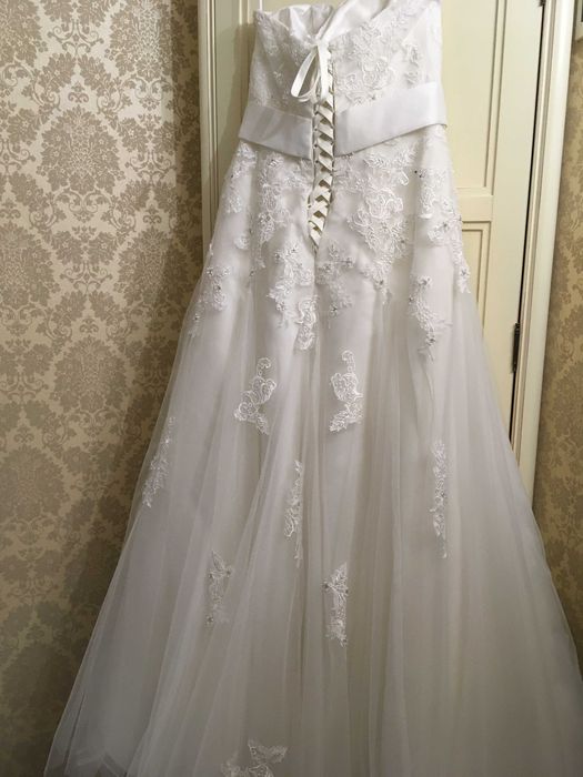 Весільна розкішна біла сукня