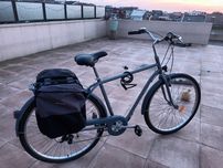 Bicicleta de cidade praticamente nova