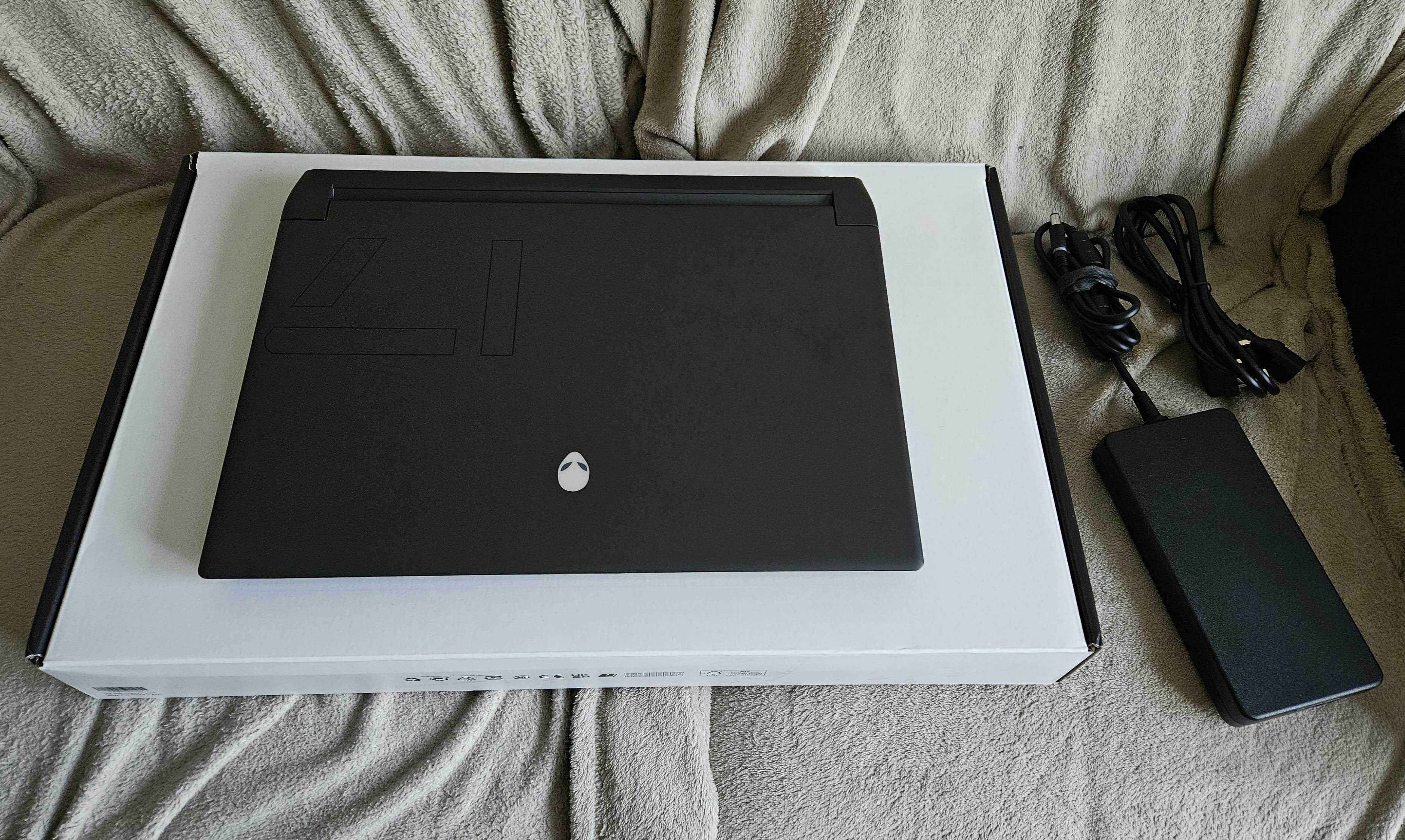 Alienware m17 R5 / Ryzen 7 6800H / RTX 3070 Ti 8GB / QHD 165hz 3ms
