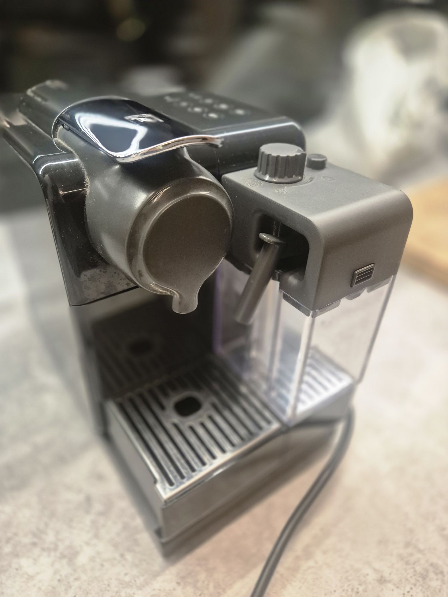 Ekspres Delonghi EN560B