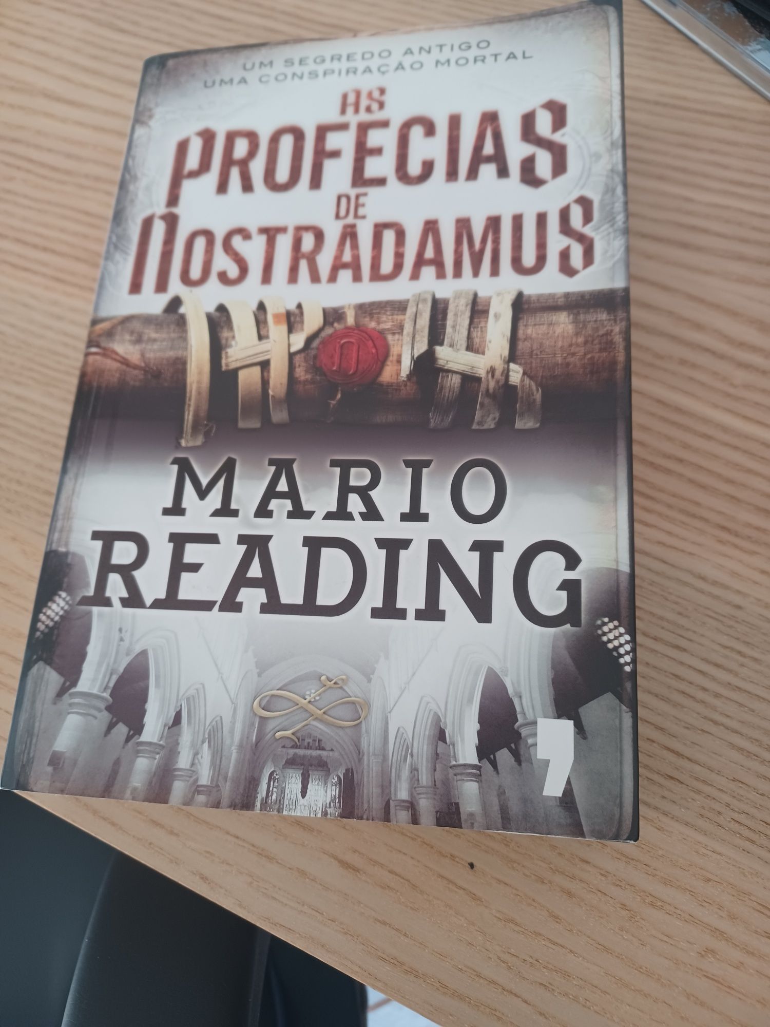 Livro As profecias de Nostradamus