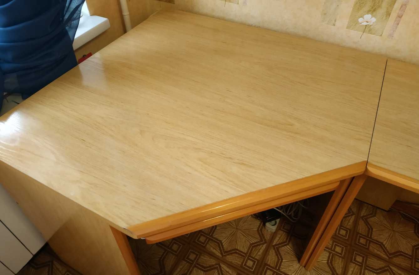 Продам угловой компьютерный стол