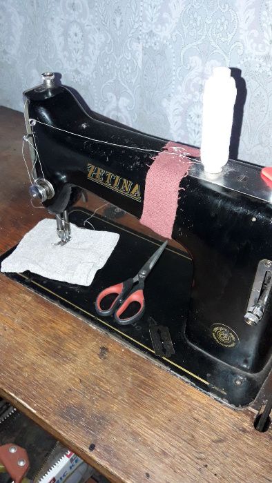 Продам ножную швейную машинку