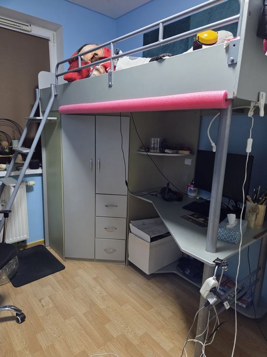 Łóżko na antresoli