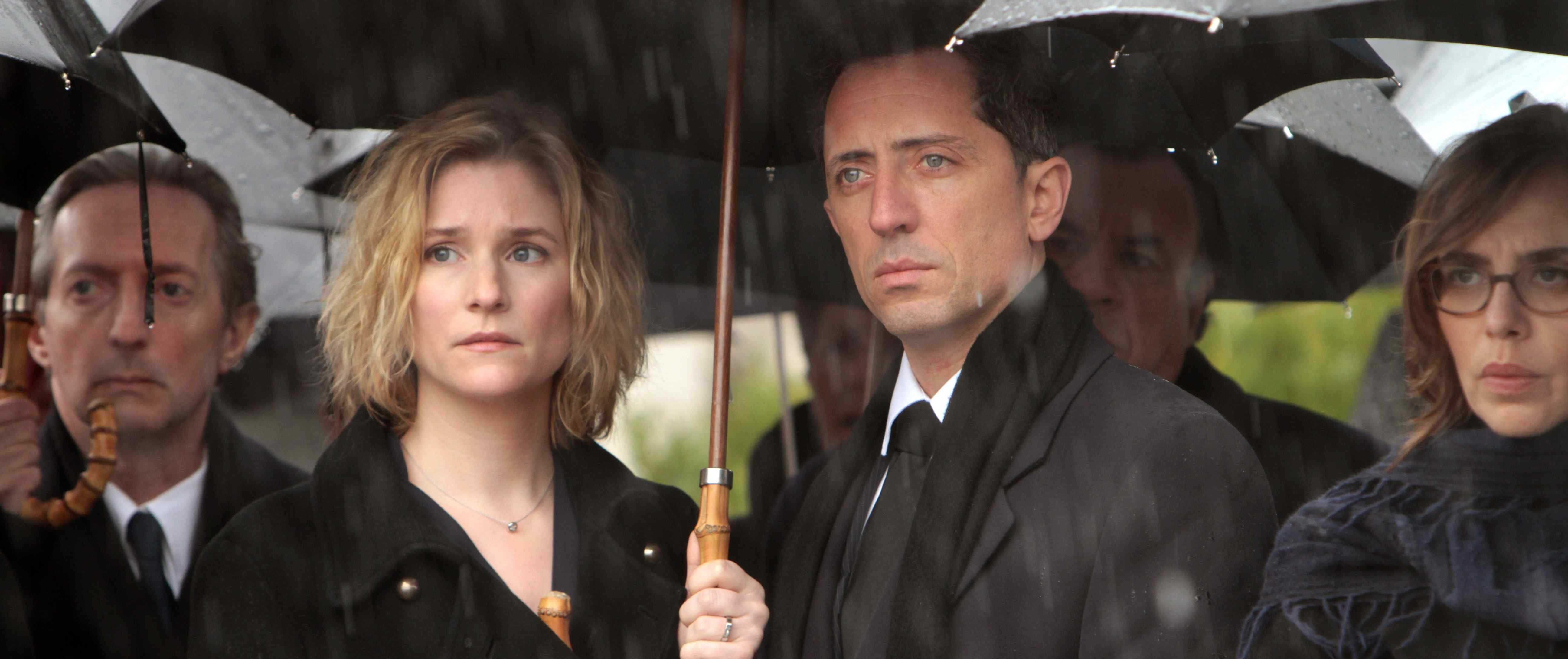 O CAPITAL (Costa-Gavras) Gad Elmaleh/Gabriel Byrne/Céline Sallette)