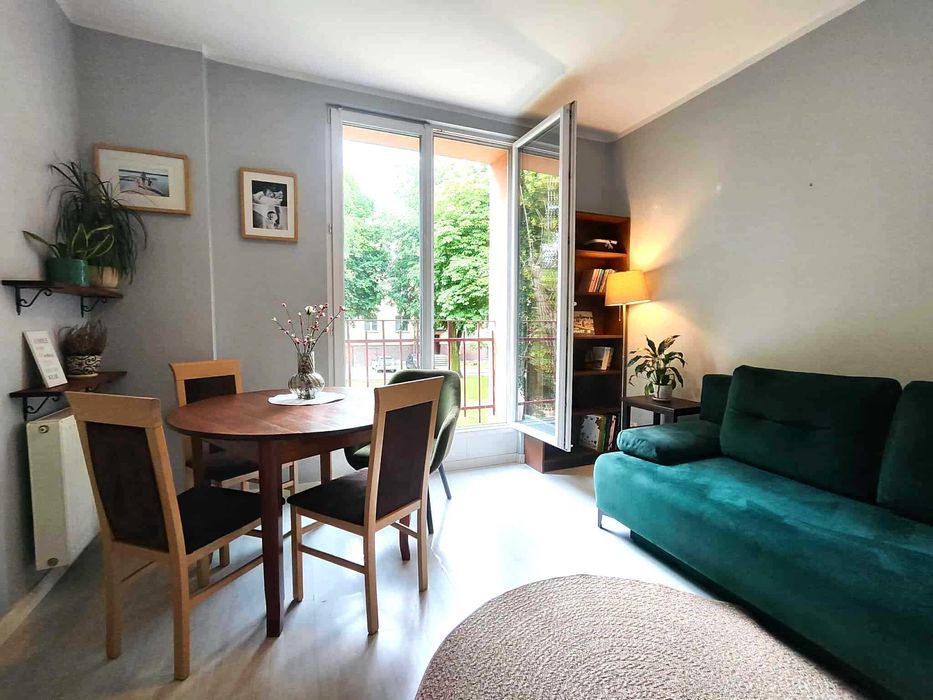 wynajmę mieszkanie 4 pokoje, I p. w centrum