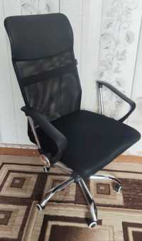 Офисное кресло чёрное сетка