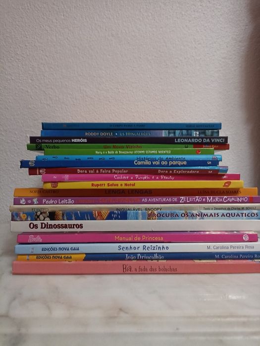 Vários livros infantis