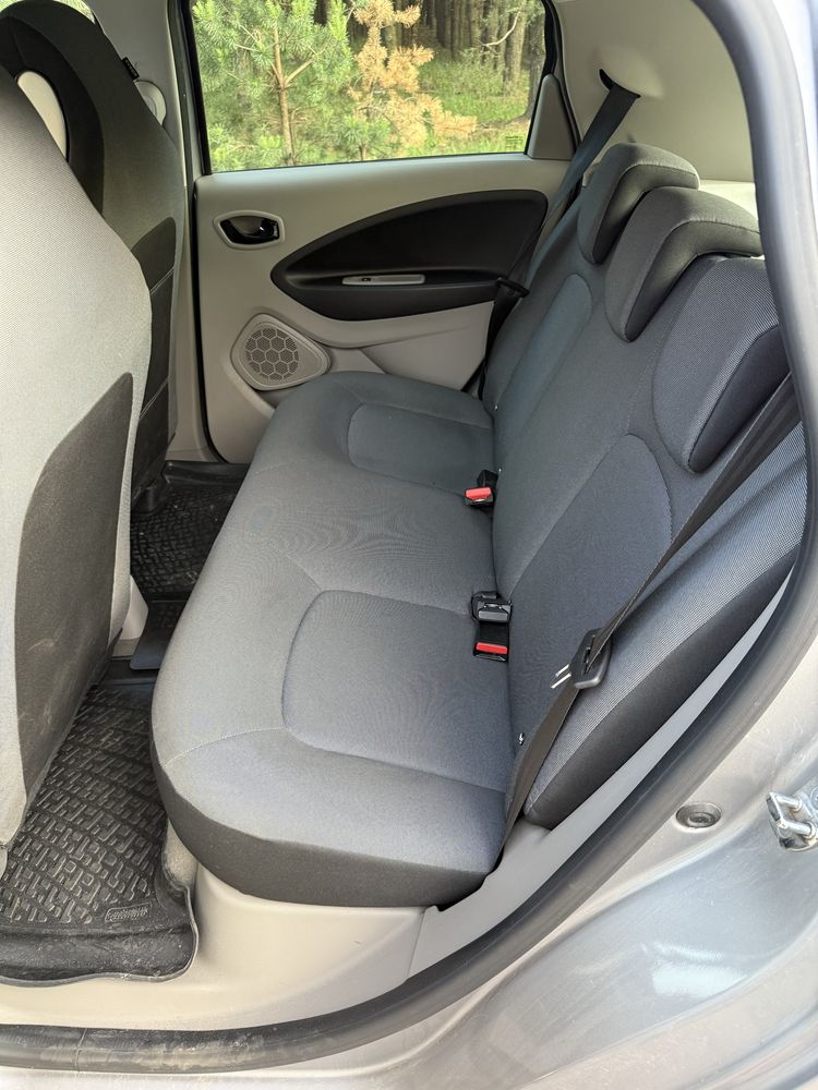 Продам Renault Zoe 2016 22 кВт в максимальной комплектации