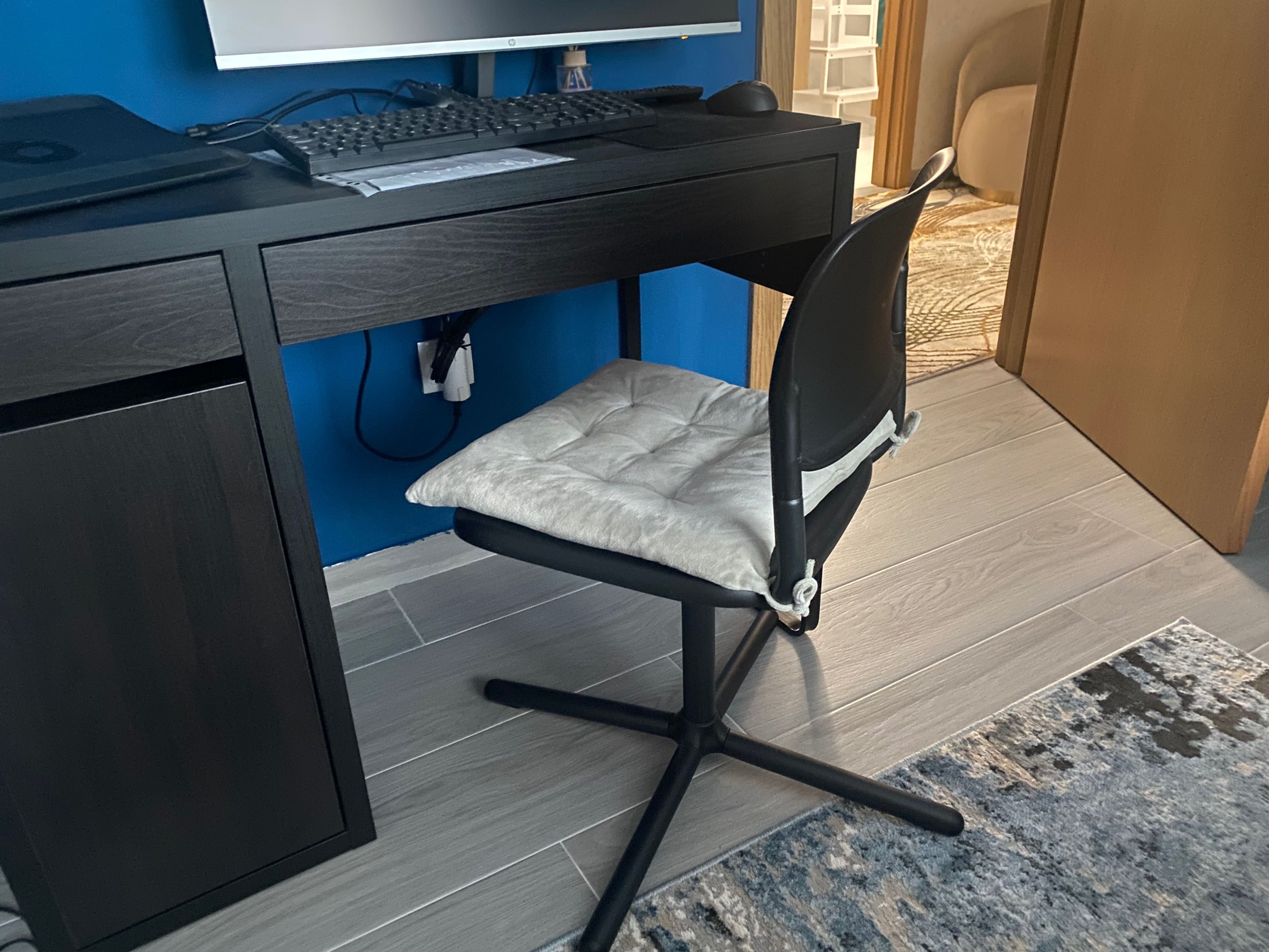 Secretaria ikea + cadeira