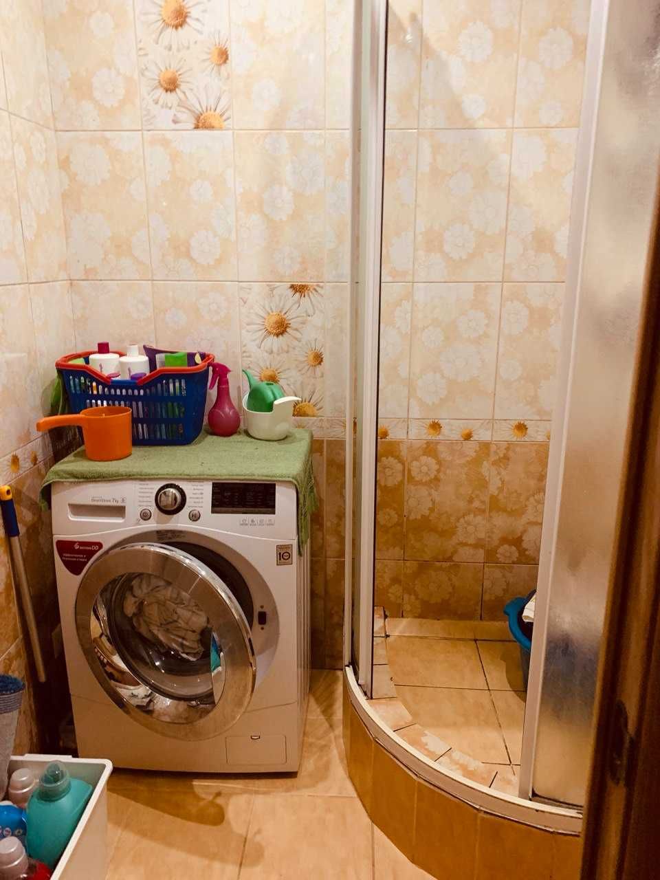 Продам двухкомнатную л/берег 2 этаж, бульвар Строителей