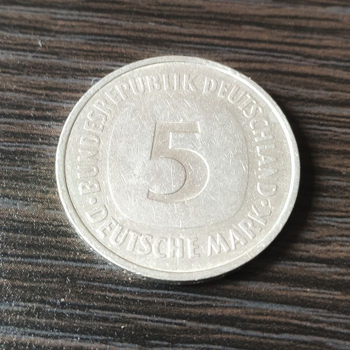 5 Marek 1975 seria F