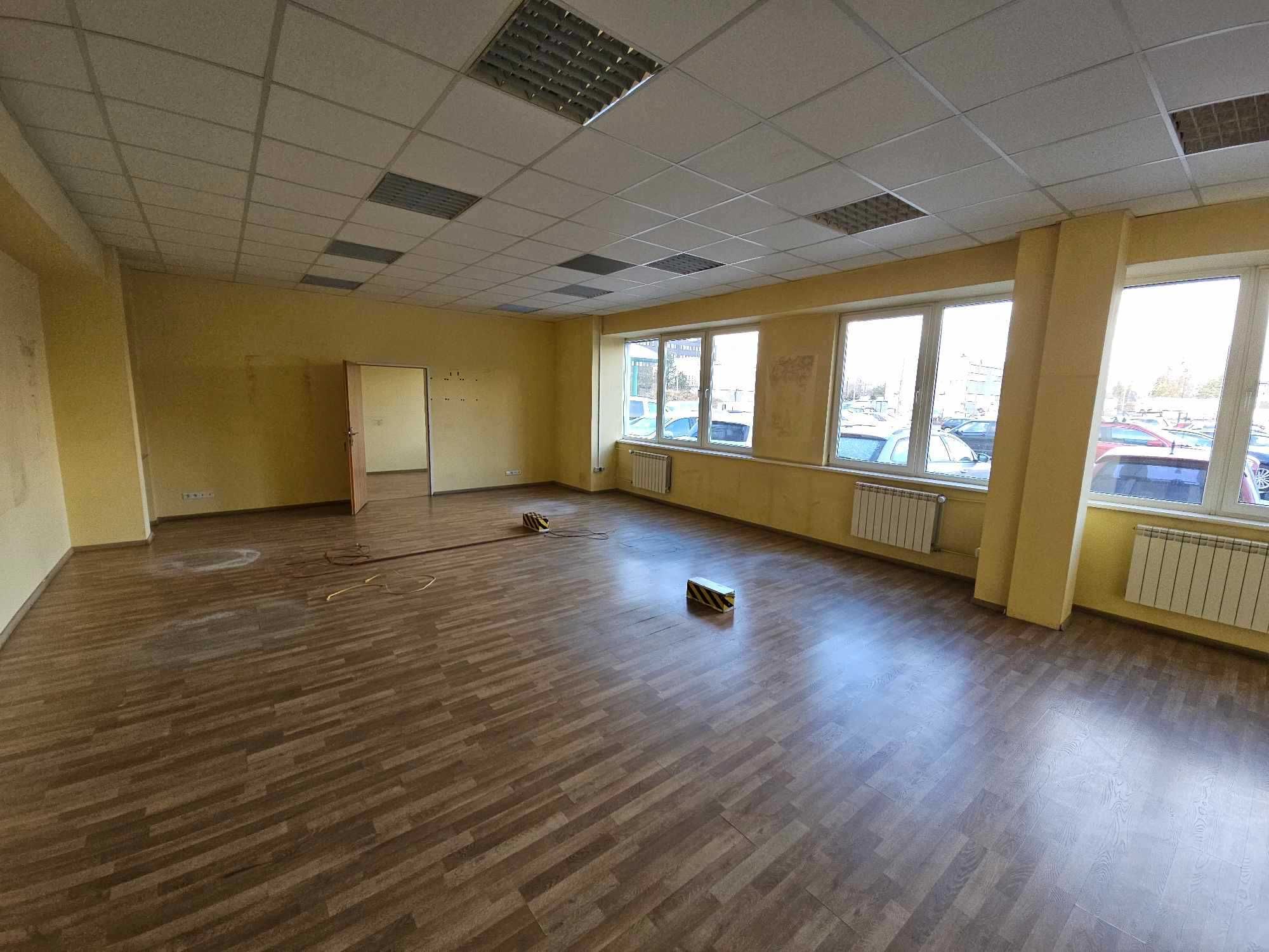 Powierzchnia użytkowa na parterze biurowca, 4 pom, parking