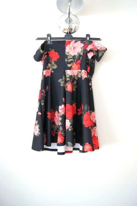 czarna kwiecista rozkloszowana sukienka newlook 40L w kwiaty krótka 38