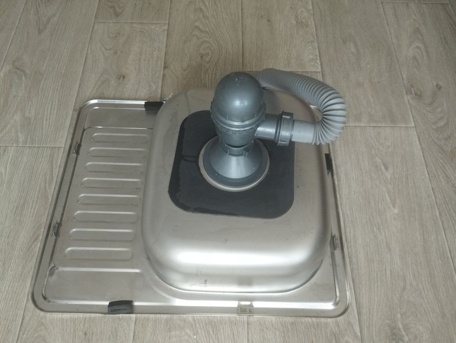 Мийка з нержавійки ,58*48,разом з зливним сифоном