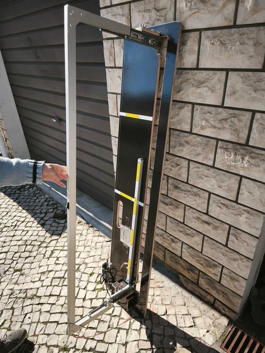 Máquina para cortar esferovite.