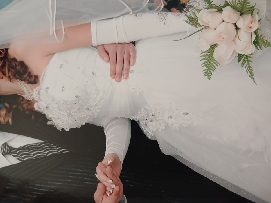 продам белое платье