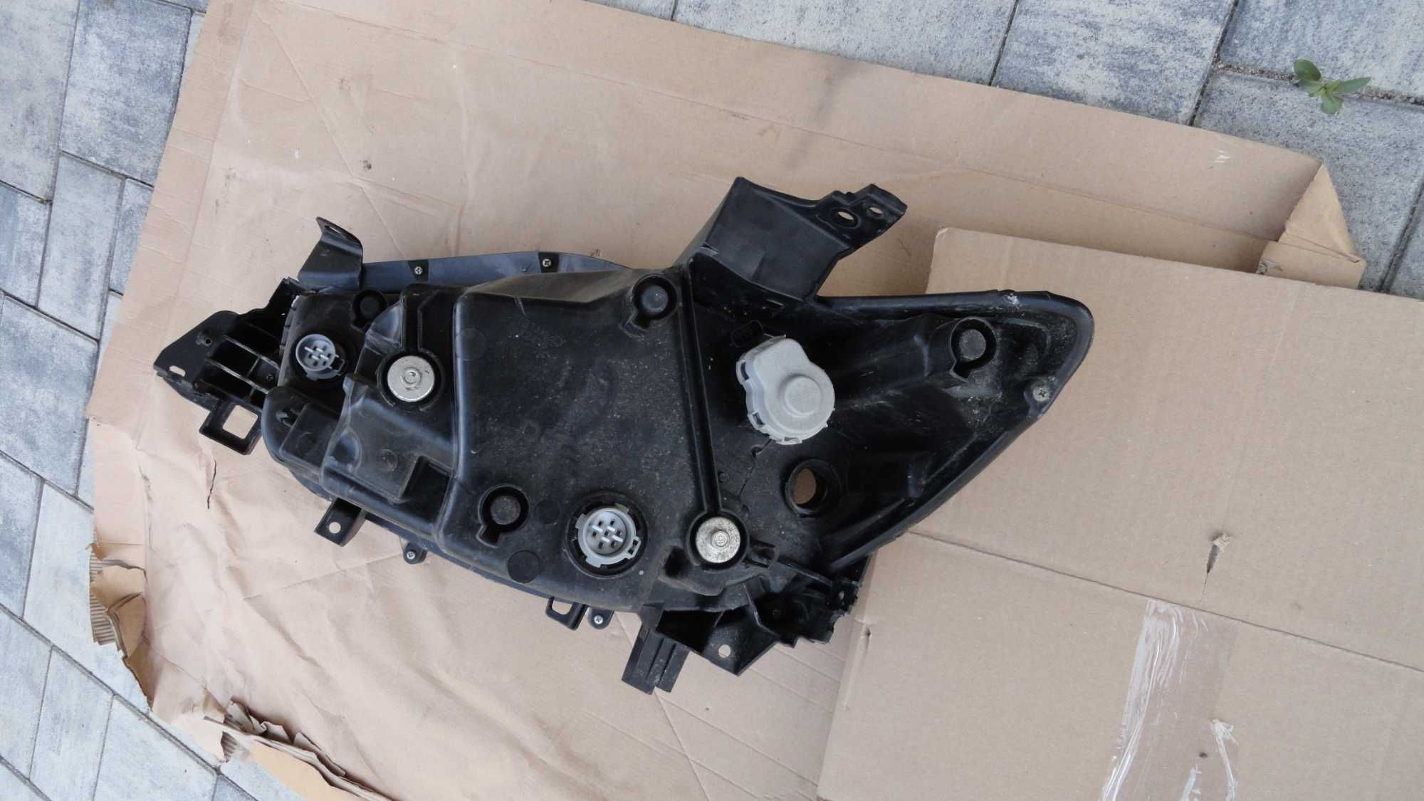 Lampa Prawa Mazda CX5 Oryginalna Uszkodzona rok 2017 Demontaż