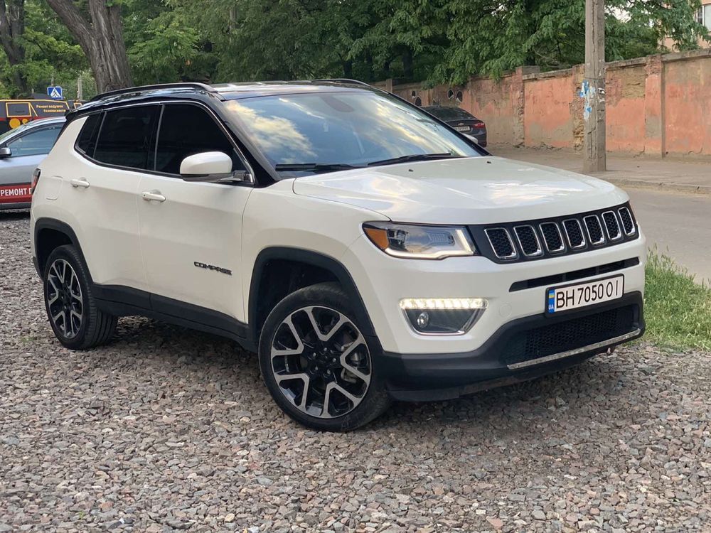 Бампер Jeep Compass/ 8301D700 / 8301D320 / 8301D170 /68