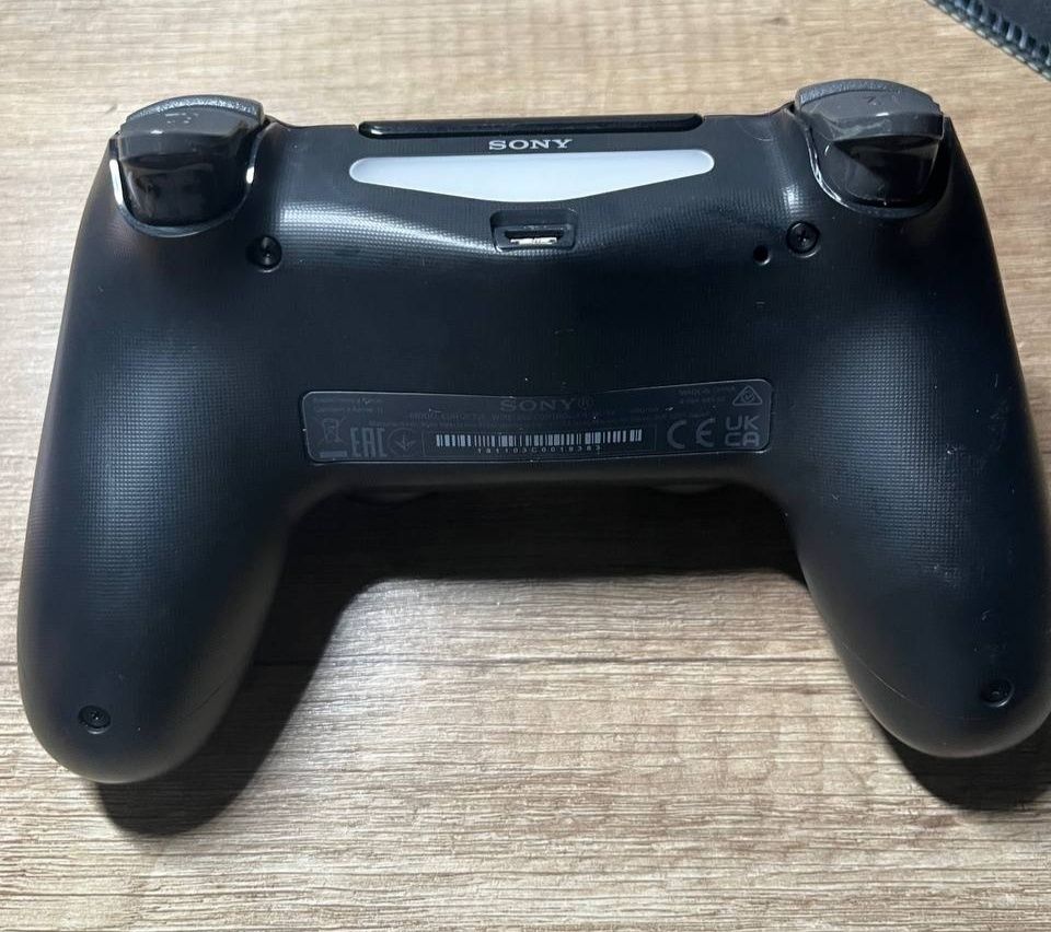 Геймпад Dualshock 4