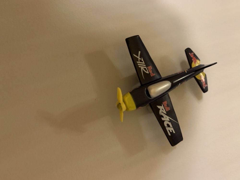 Aviao avioneta  miniatura Red Bull ediçao colecionador