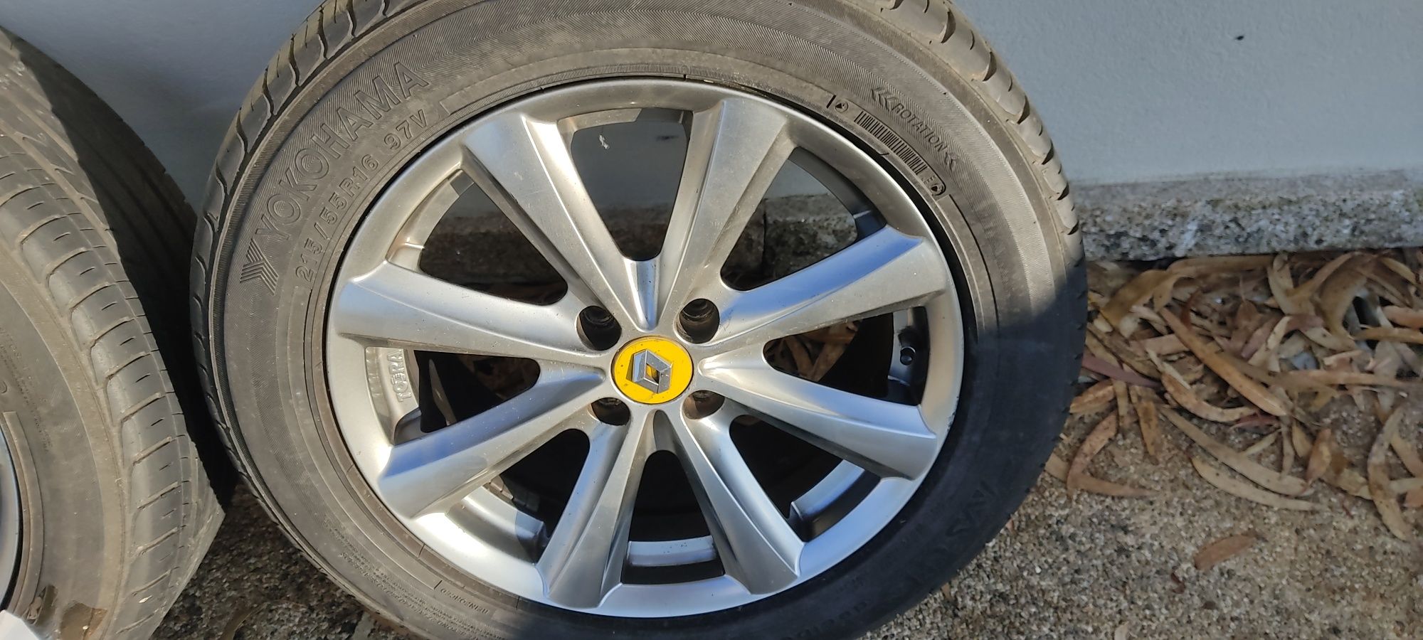 pneus yokoama como novos 215/55 r16