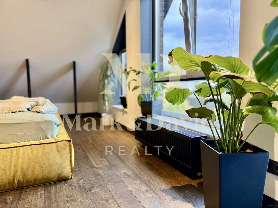 Унікальний будинок з бункером у Віта-Поштова