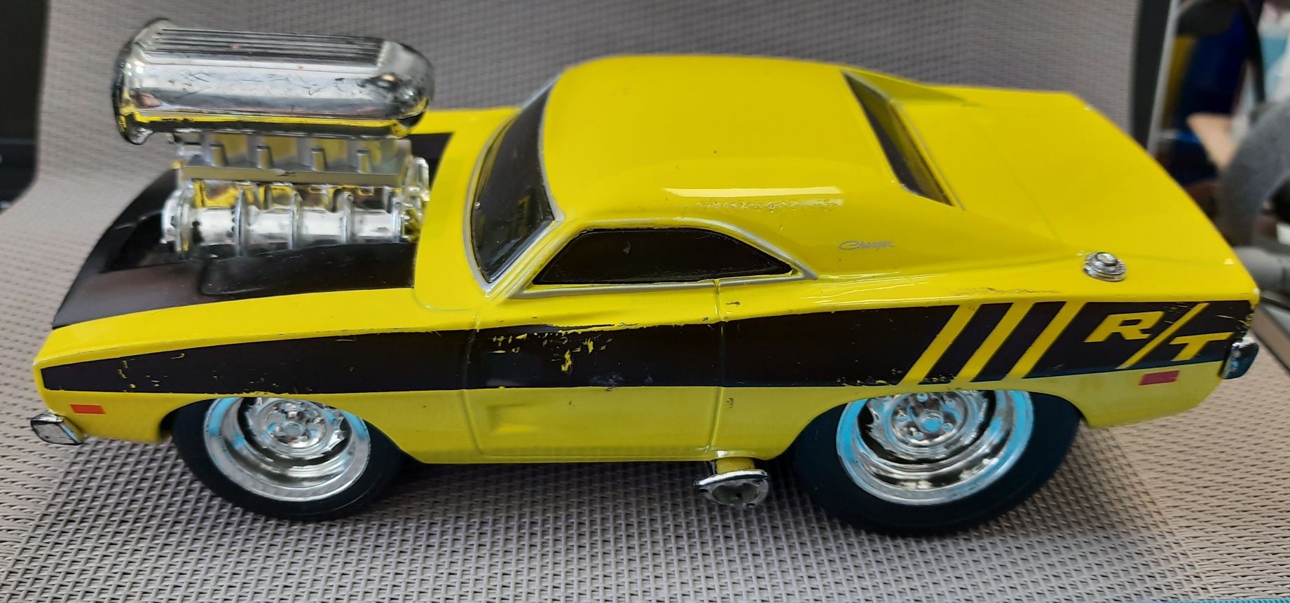 Машинка модель muscle machine dodge charger maisto 1/24