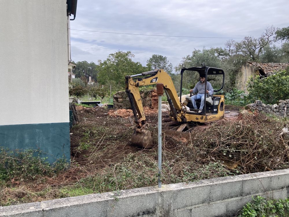 Serviço de Mini giratoria e carrinha basculante