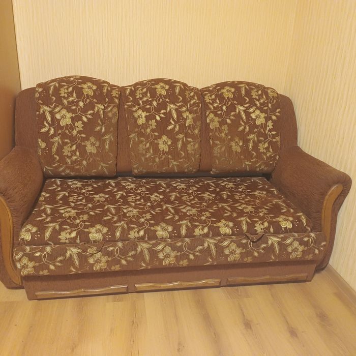 Продам диван. Состояние б/у нормальное.
