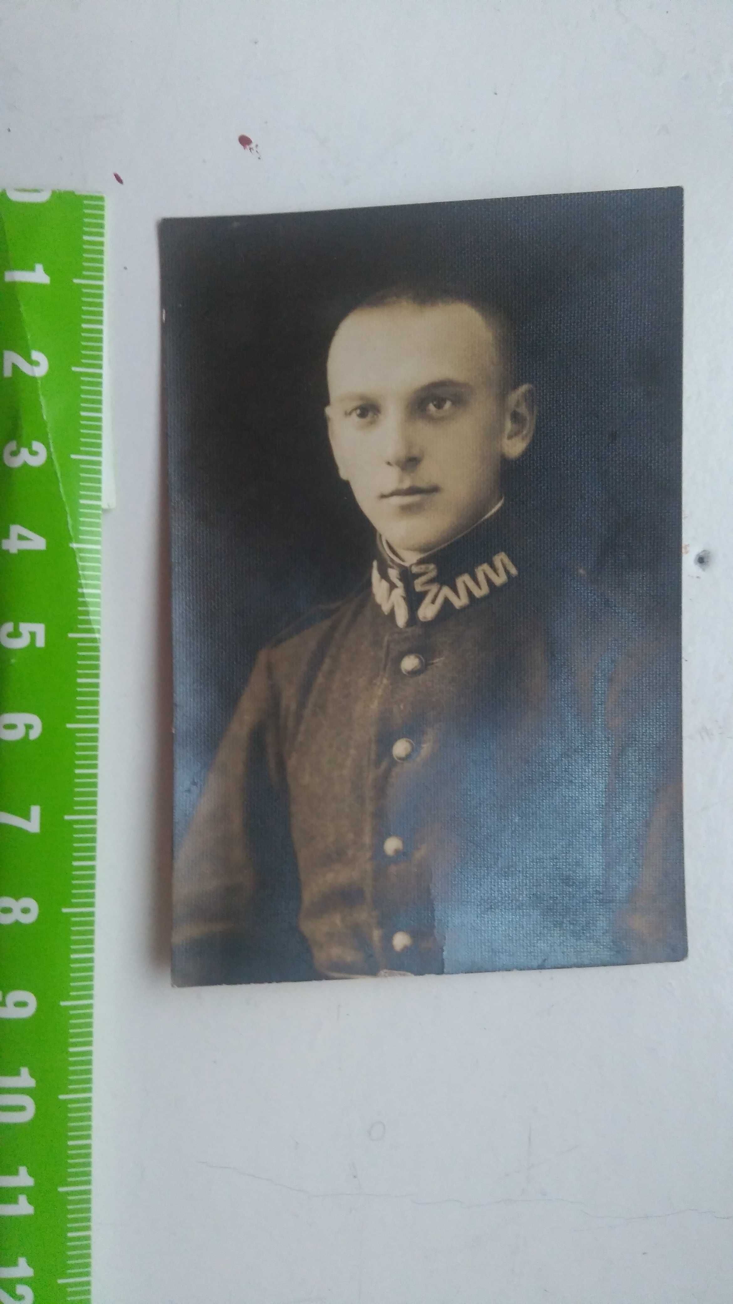 Zdjęcie żołnierza polskiego przedwojennego w mundurze