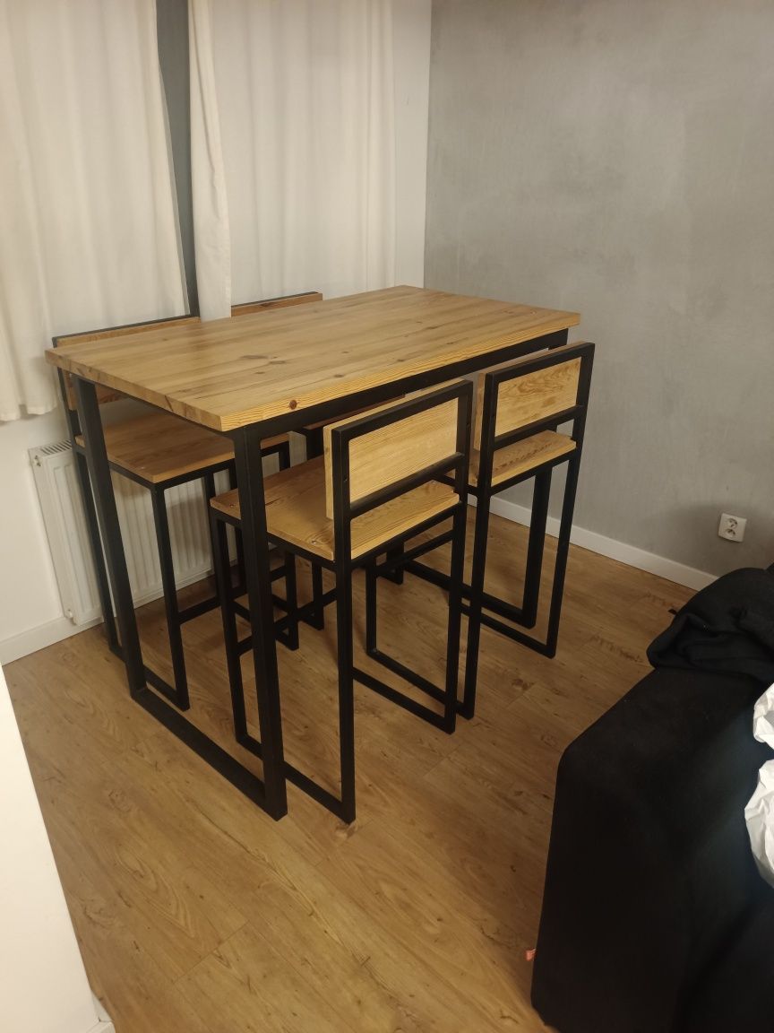 Stół z litego drewna plus krzesła ręczna robota.