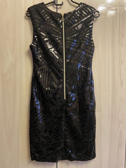 Нарядное платье с паетками