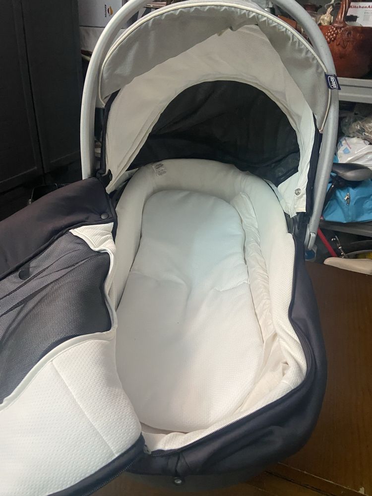 Alcofa de bebe da marca chicco