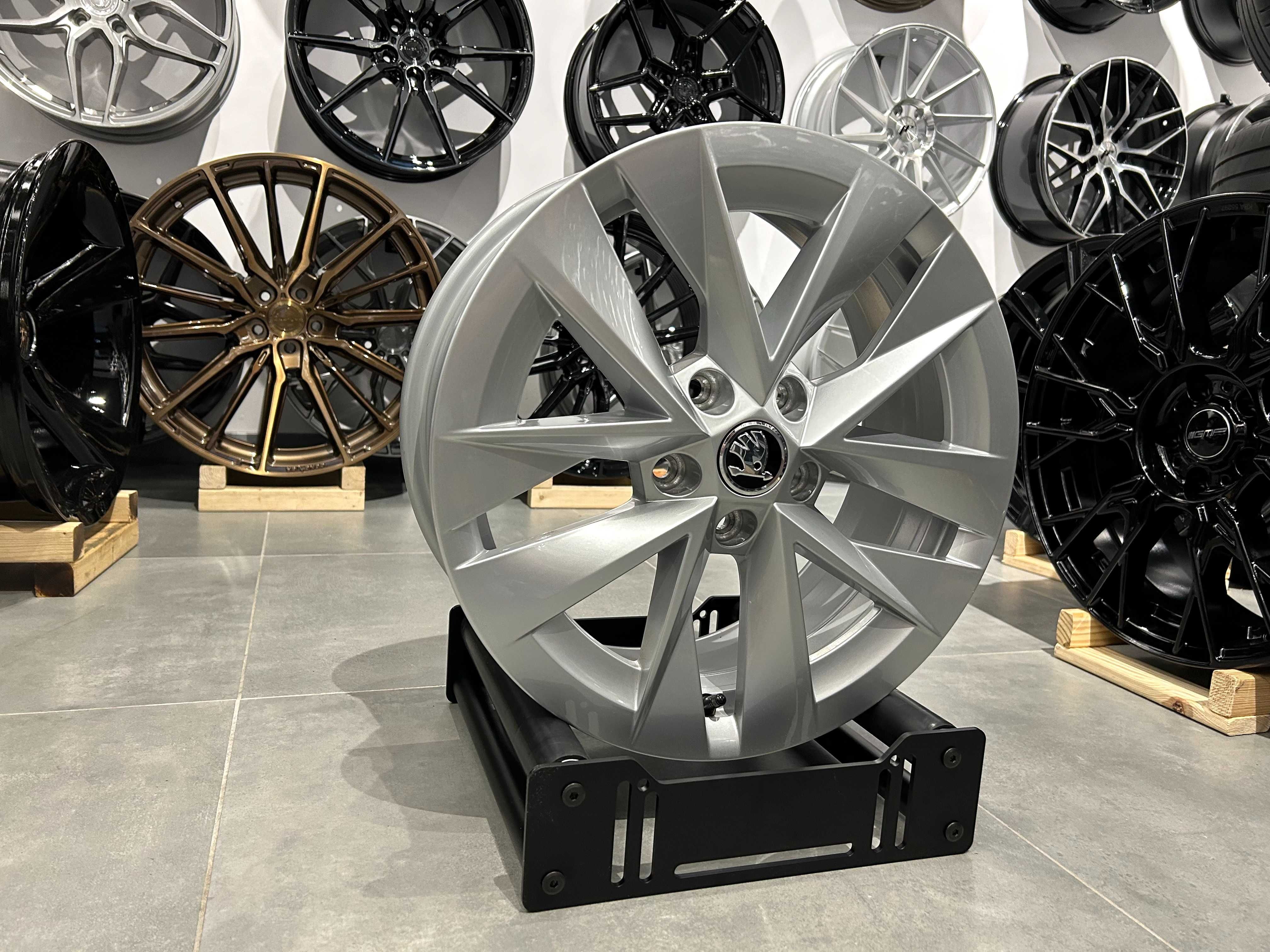 Oryginalna felga 17 5x112 ET46 SKODA Octavia III IV 5E3/601025E